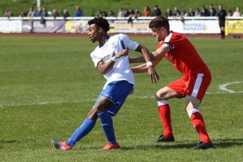 Enfields Dernell Wynter (L) and Leistons Tom Bullard