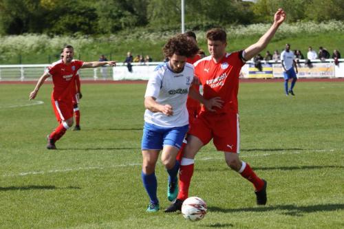 Enfields Harry Ottaway (L) and Leistons Tom Bullard
