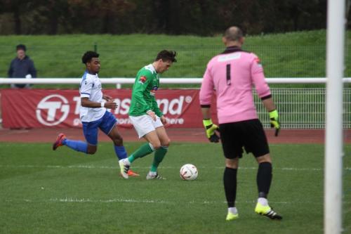 Enfields Dernell Wynter (L) and Leatherheads Joe Howe424