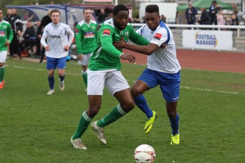 Leatherheads Jerry Nnamani (green) and Enfields Karl Oliyide