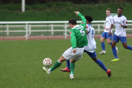 Leatherheads Joe Howe (green) clears from Dernell Wynter