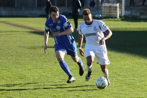 Grays Harry Watkins (L) and Enfields Tyler Campbell728