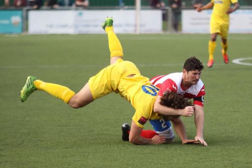Harlows Craig Pope earns a second yellow card for pulling back Harry Ottaway (yellow)765