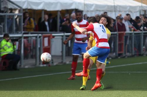 Harlows Layne Eadie (3) clears from Harry Ottaway