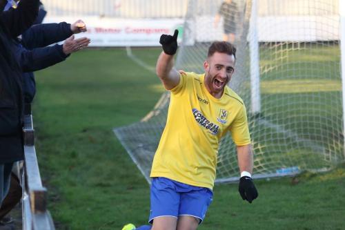 Scott Shulton (Enfield) celebrates his goal