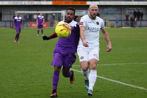 Enfields Bobby Devyne (L) and Havants Lee Molyneaux