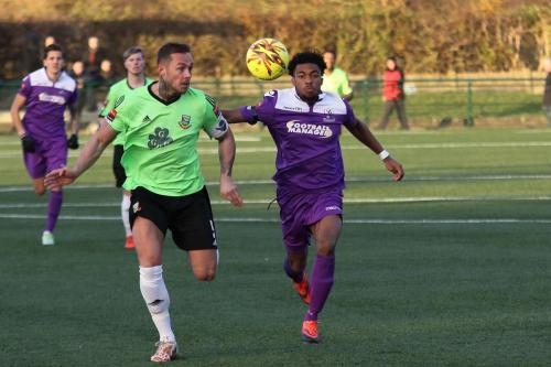 Hendons Arthur Lee (L) and Enfields Dernell Wynter