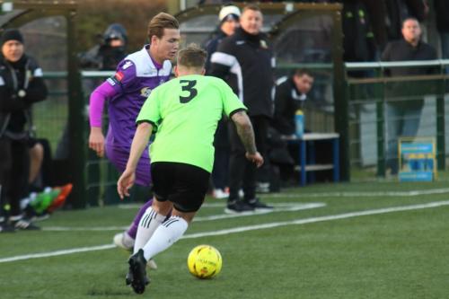 Hendons Oliver Sprague (green) and Enfields Mickey Parcell