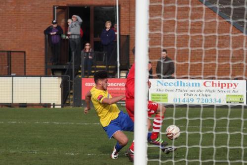 Samir Bihmoutine (yellow) puts Enfield 3-0 up