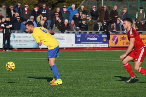 Enfields Scott Shulton (L) and Worthings Lloyd Dawes