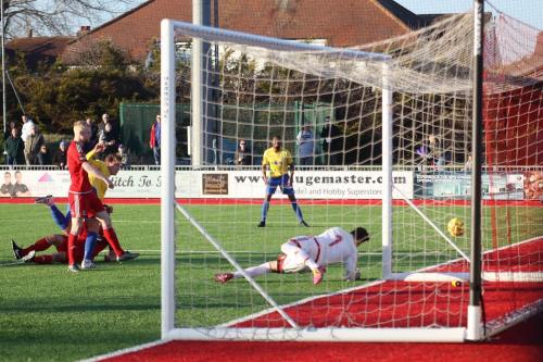 Worthing keeper Kieron Thorp turns Mickey Parcells header round the post