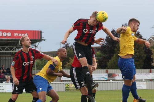 Brightlingseas Connor Witherspoon (4) heads clear