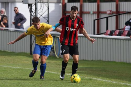 Enfields Dan Rumens (L) and Brightlingseas Phil Kelly