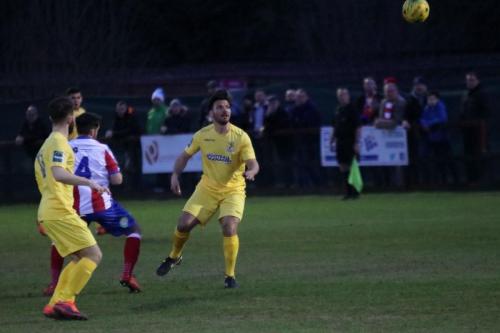 Enfields Mario Noto (R)