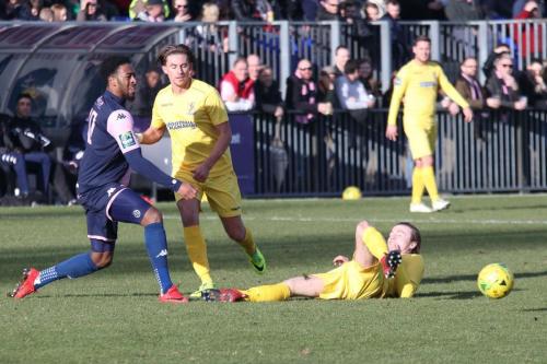 Dulwichs Nathan Ferguson and Enfields Mickey Parcell (R) and Sam Youngs