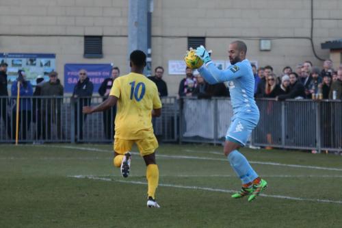 Dulwichs Preston Edwards collects ahead of Ryan Blake