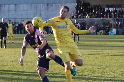 Dulwichs Quade Taylor (L) and Enfields Liam Hope22