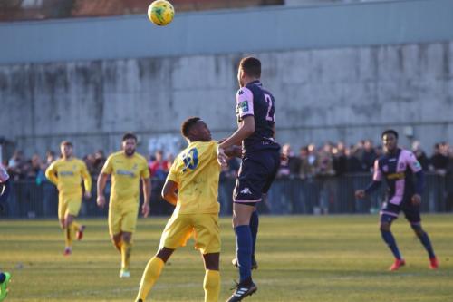 Dulwichs Quade Taylor (R) heads clear from Ryan Blake