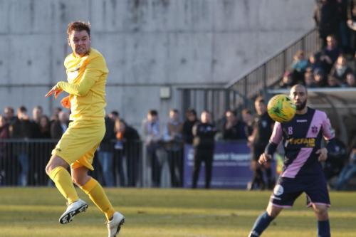 Enfields Liam Hope (L) and Dulwichs Ashley Carew