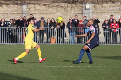 Enfields Tyler Campbell (L) and Dulwichs Sanchez Mings