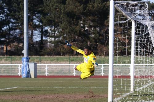 Leatherhead keeper Manny Agboola dives to cover a free kick but the wall does its job and the ball doesnt reach him