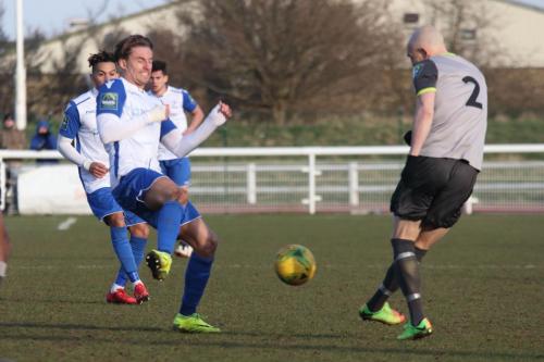 Leatherheads Sean Clohessy (R) clears from Sam Youngs