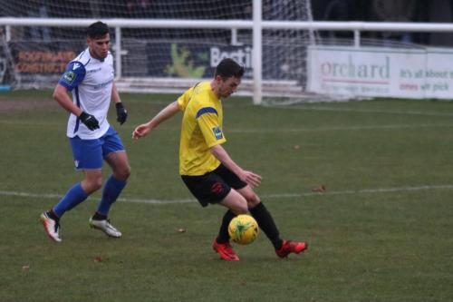 Kingstonians Greg Cundle (L) and Enfields Samir Bihmoutine41