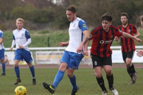 Enfields Matt Johnson and Brightlingseas Thomas Dunningham (R)