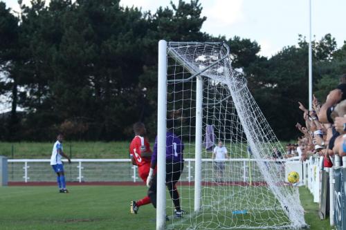 Harrows Curtis Ujah (5) and Melvin Minter cant stop Simon Thomass winning goal