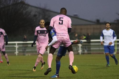 Enfields Ryan Blake and Dulwichs Anthony Acheampong (5)