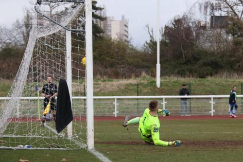 Ryan Blackmans penalty sends Ben Dudzinski the wrong way to make it 2-0