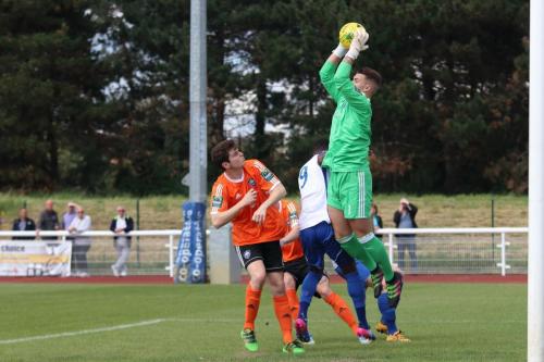 Met keeper Luke Williams makes a comfortable catch