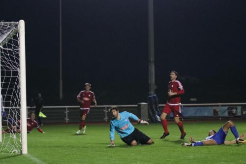 Montell Moore (R) makes it 3-0