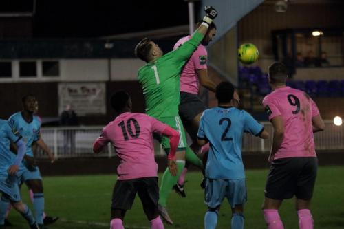 Mat Mitchel-King challenge Met keeper Luke Williams118