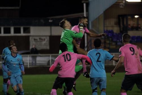 Mat Mitchel-King challenge Met keeper Luke Williams119