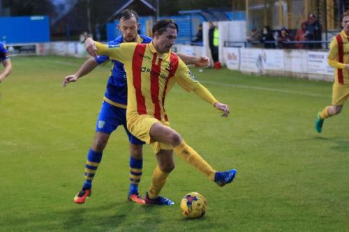 Basingstokes Dean Stow (blue) and Enfields Sam Youngs