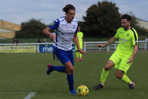 Enfields Sam Youngs (L) and Bedfords Brett Longden