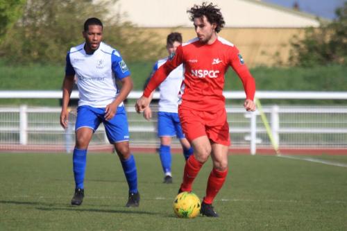 Enfields James Mulley (L) and Carshaltons Harry Ottaway