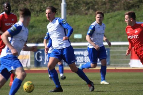 Sam Youngs (white, centre)