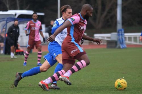 Casuals Hakeem Adelakun (R) and Enfields Sam Youngs