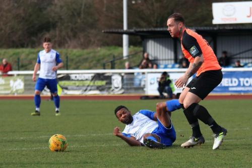 Tonbridges Arthur Lee (R) and Enfields Kezie Ibe