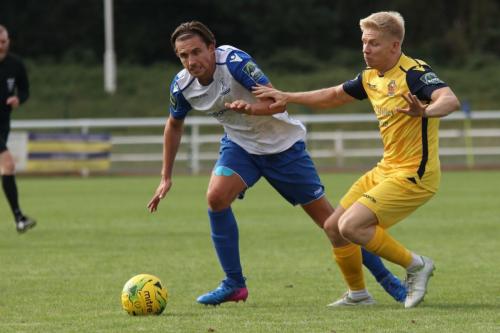 Enfields Sam Youngs (L) and Hornchurchs Alex Bentleyx