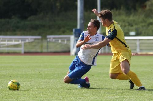 Enfields Sam Youngs (L) and Hornchurchs Jay Porter