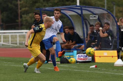 Hornchurchs Alex Bentley (yellow) challenges Bilal Sayoudx