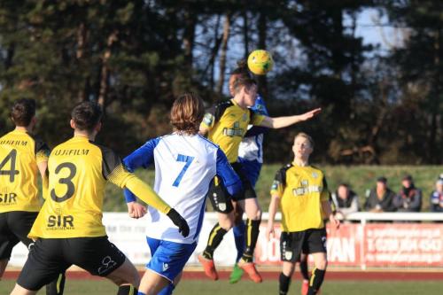 Margates Connor Dymond (yellow, 2nd R) challenges Karl Oliyide