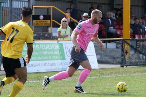 Enfields Sam Hutton (R) and Folkestones Kieron McCann