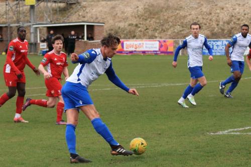 Enfields Sam Youngs tries to pick out Kezie Ibe (R) or Mickey Parcell