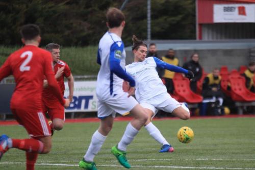 Enfields Sam Youngs stretches for a shot but sends it a long way over the bar