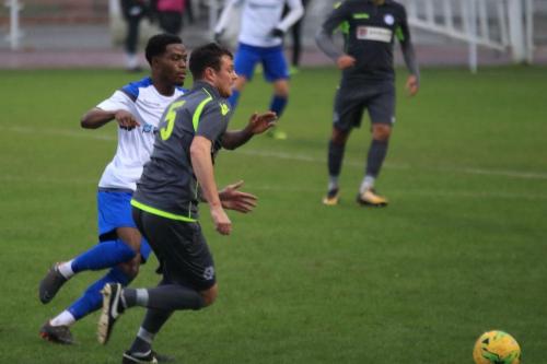 Enfields Samson Esan (L) and Thatchams Zack Westlake