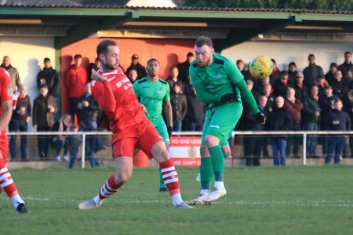 Hornchurchs Arthur Lee (L) blocls Billy Bricknells shot